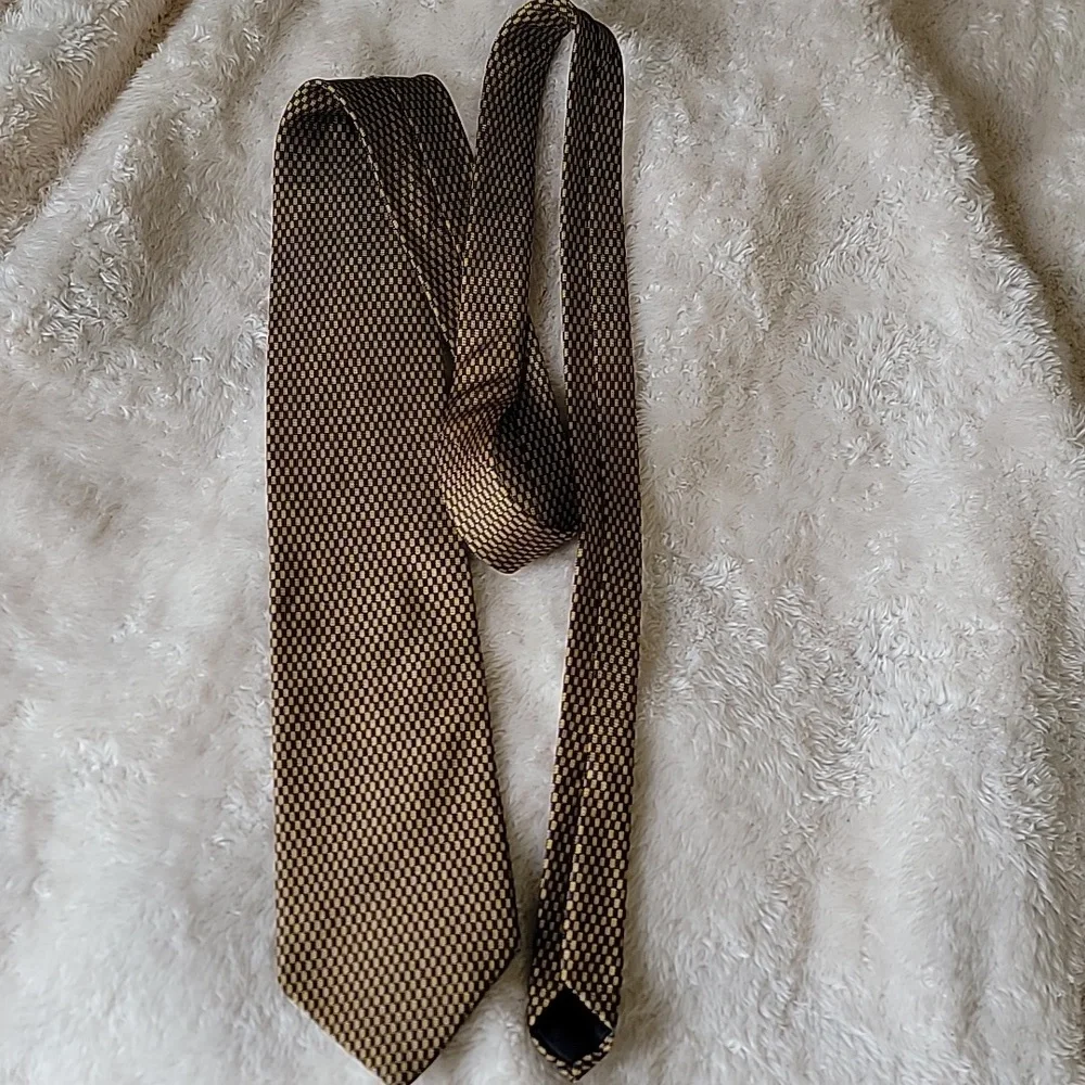 Brooks brothers makers silk tie made in USA‎